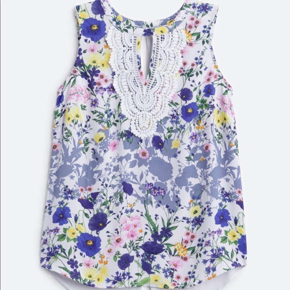 DANIEL RAINN
Quin Keyhole Crochet Top